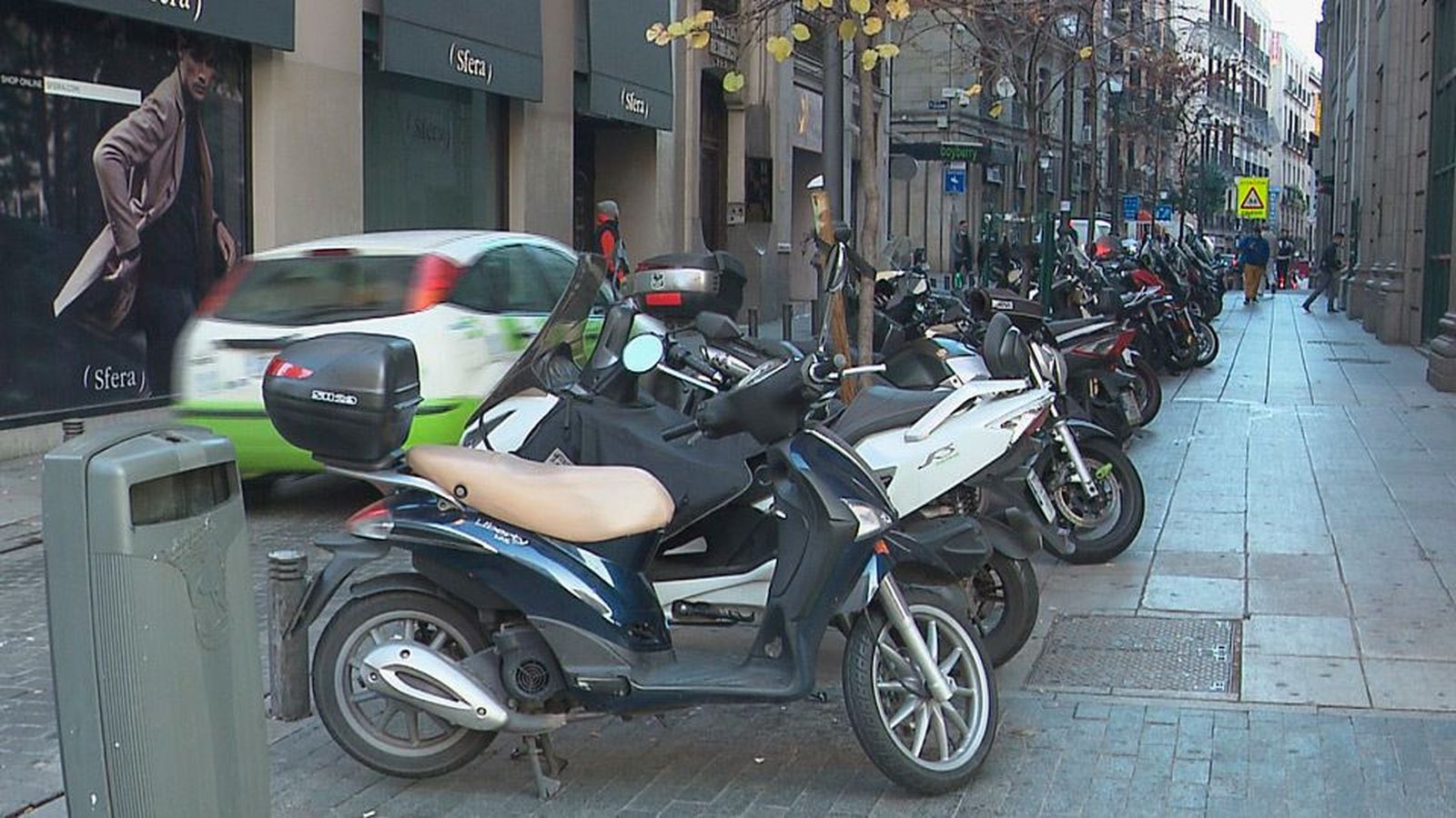 El distrito Centro amplía un 111% las zonas de aparcamiento de motos en la calzada