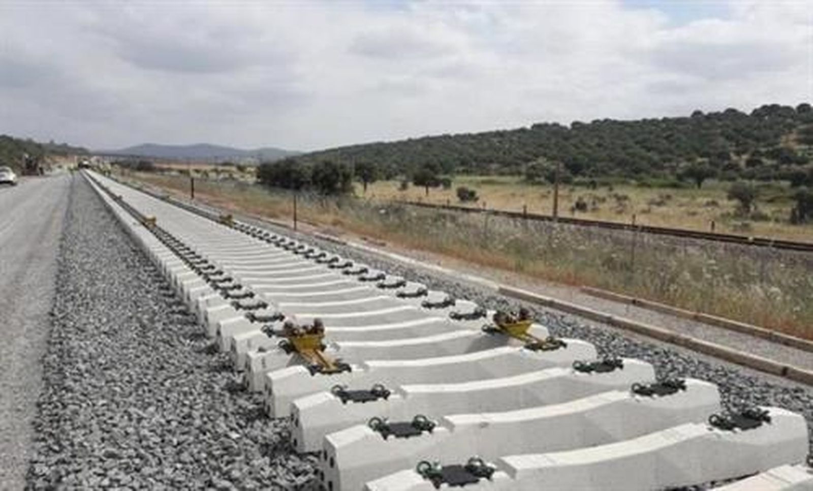 Vía de tren en construcción