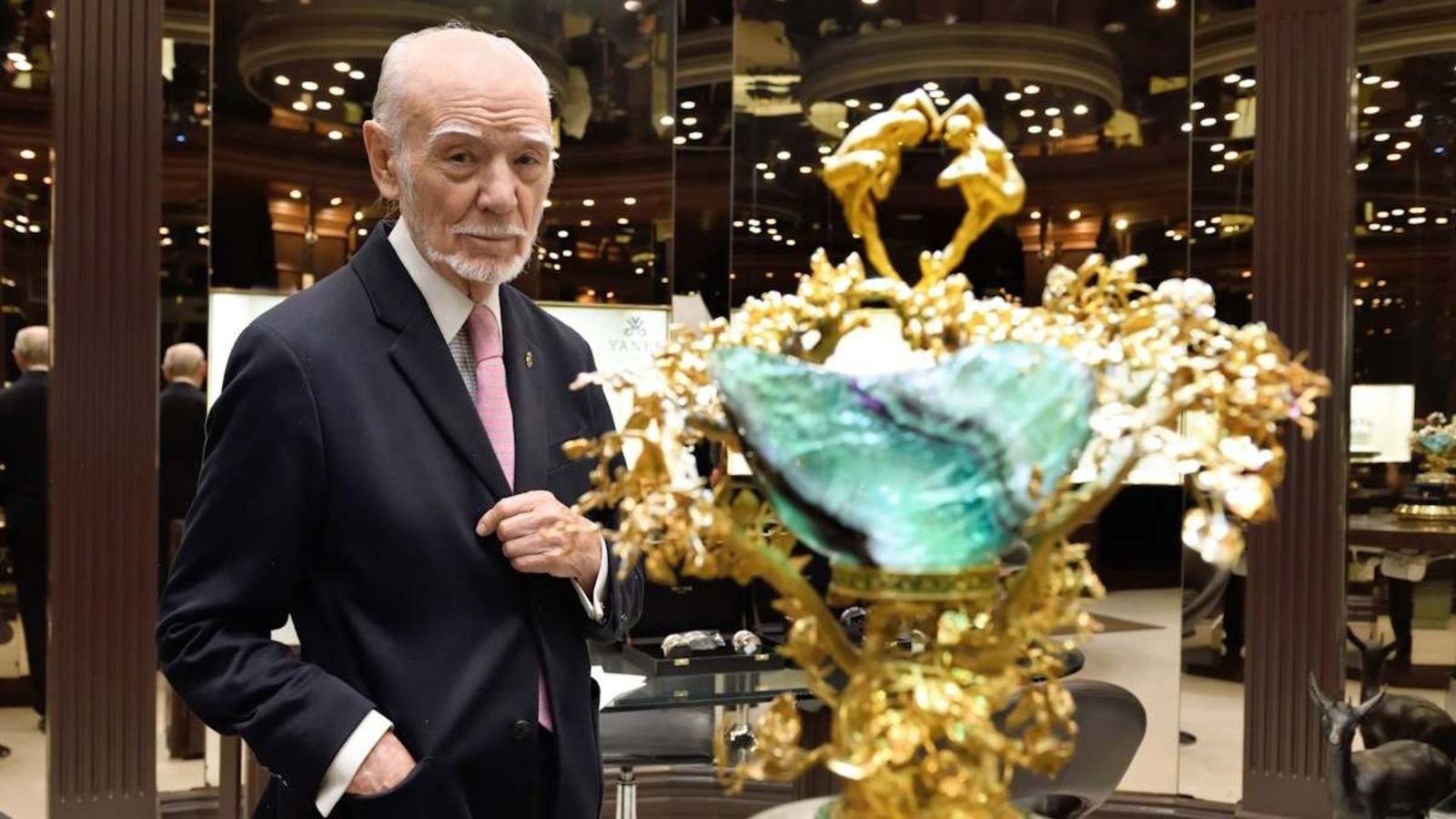El maestro joyero Jesús Yanes inaugura su exposición 'Arte de amar' en Madrid