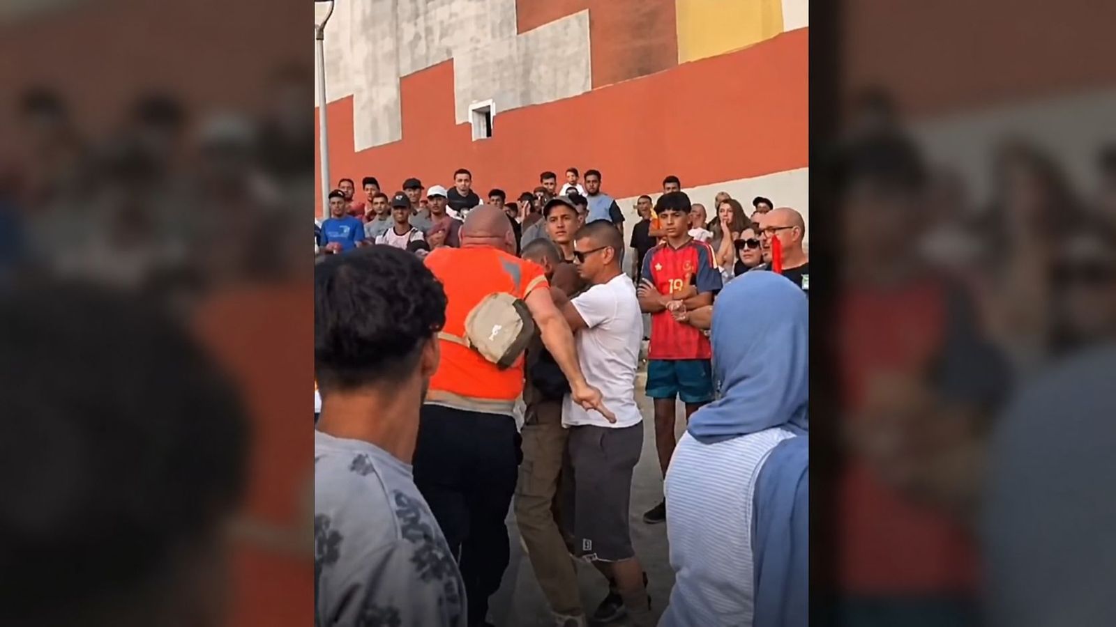 "¿Qué hacemos? ¿Nos encerramos para que ellos tengan la calle?", el grito de los vecinos de Ceuta