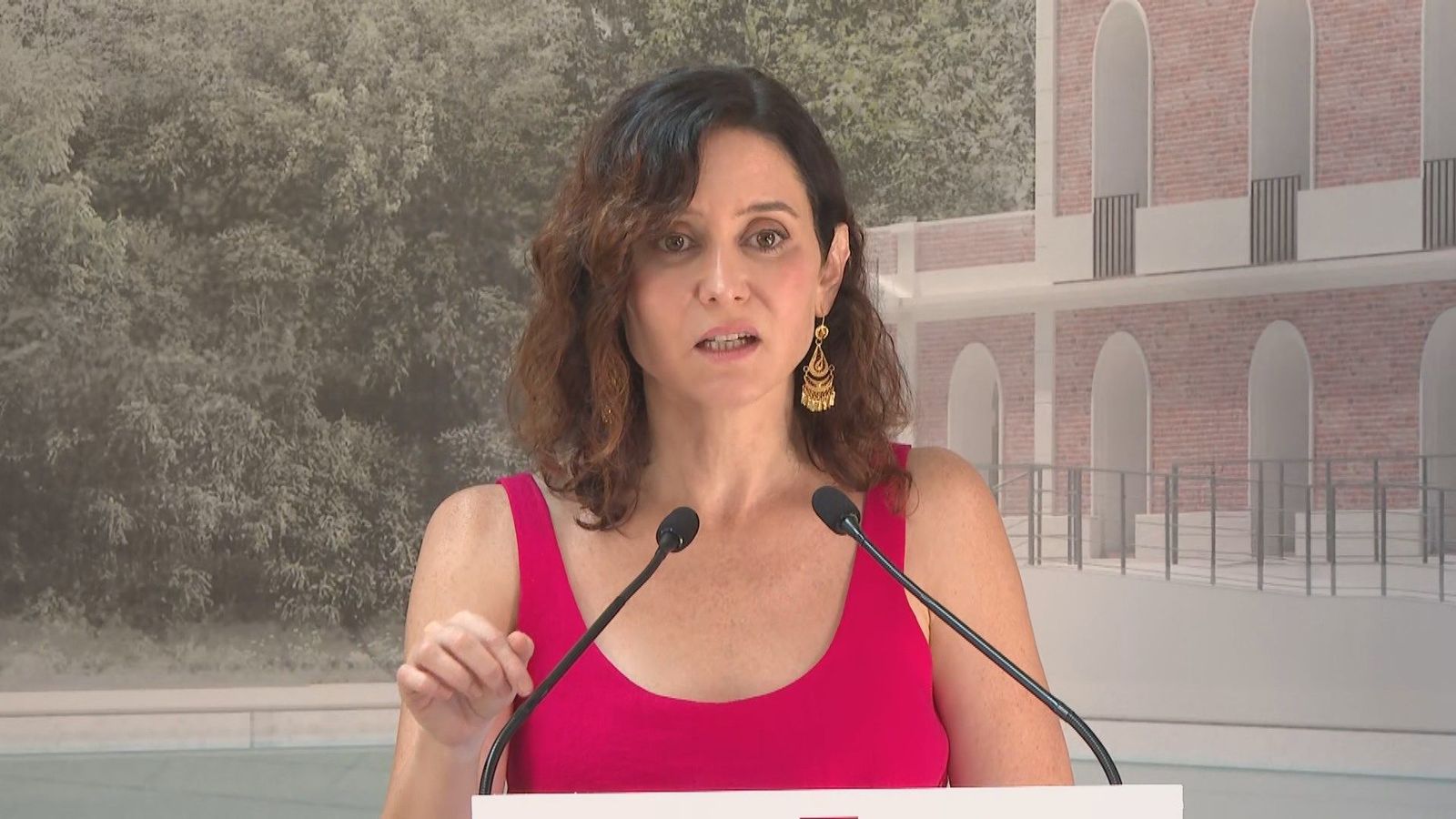 Ayuso defiende su estancia en Rascafría y tacha las críticas de "ataque personal"