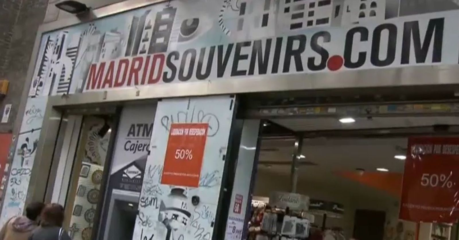 Las tiendas de 'souvenirs' de Madrid abocadas al cierre por la falta de turistas