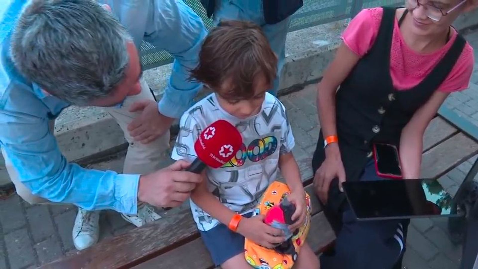 El optimismo de Héctor, de 8 años, evacuado por el incendio en Valdemaqueda: "Tengo que ser fuerte"