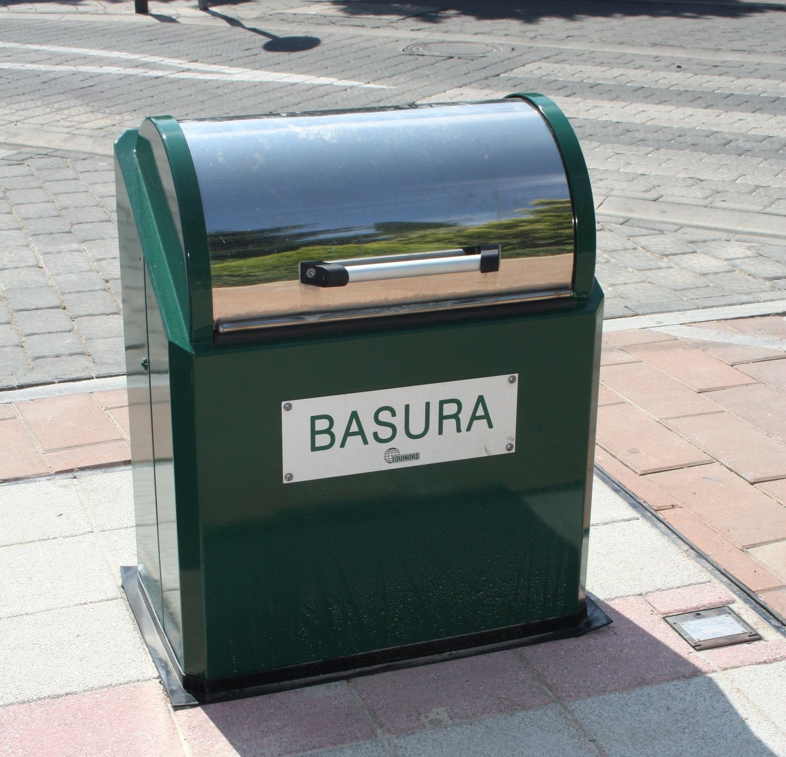 Buzón de basura en Galapagar