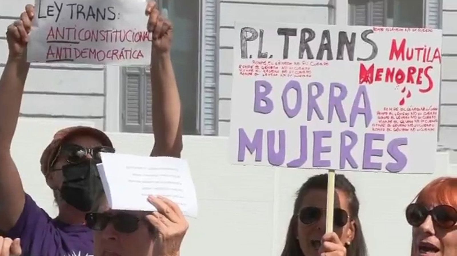El Gobierno defiende la ley trans y dice que sitúa al país en el avance de derechos