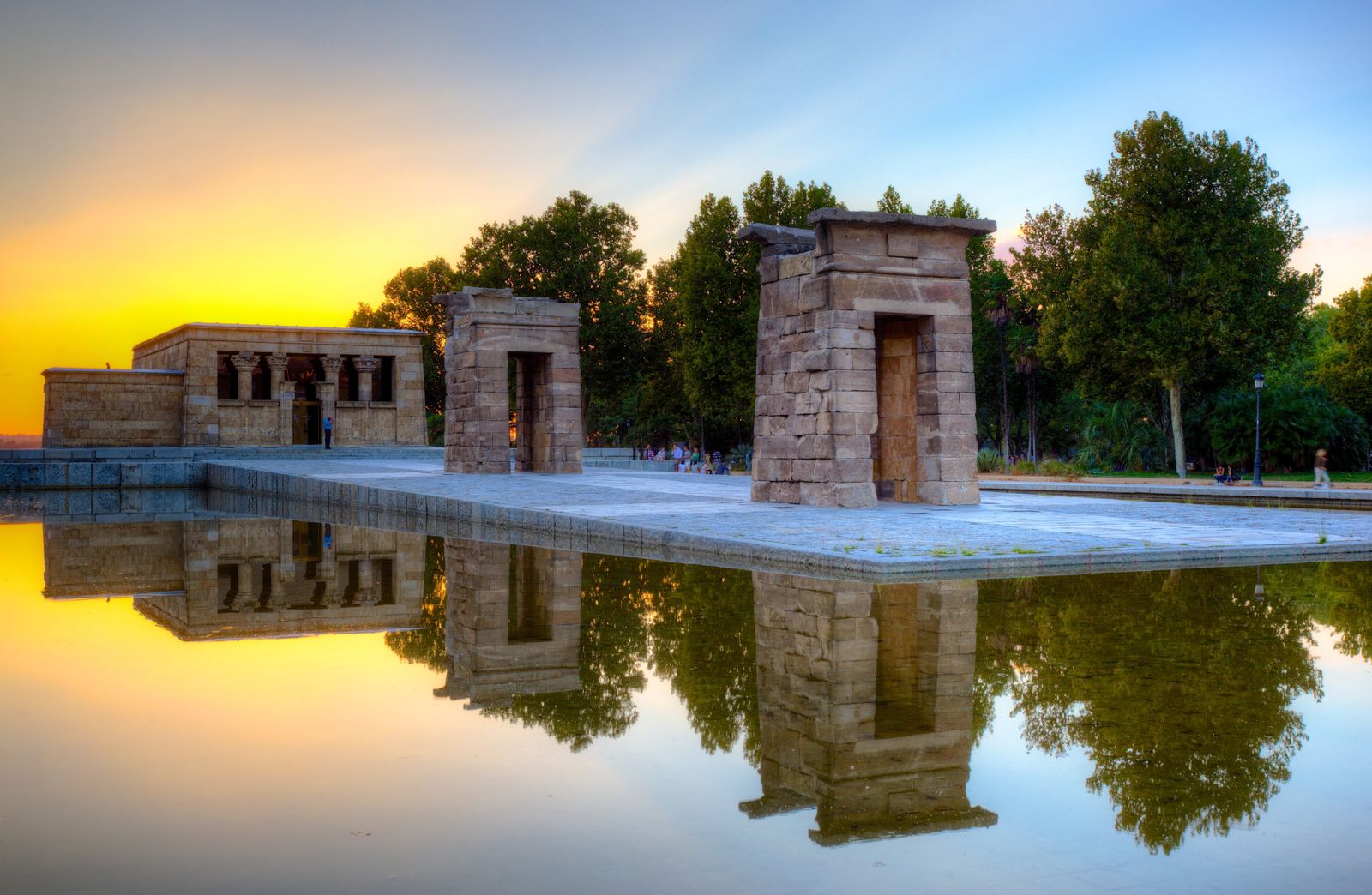 Uno de los mejores lugares para ver la puesta de sol en Madrid es desde el Templo de Debod