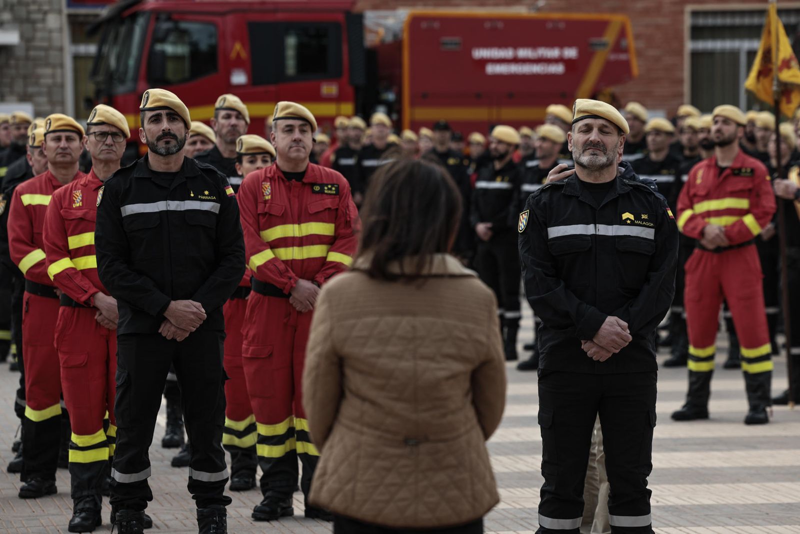 Margarita Robles, a los bomberos de Valencia: "Nos han dado un ejemplo de vida"