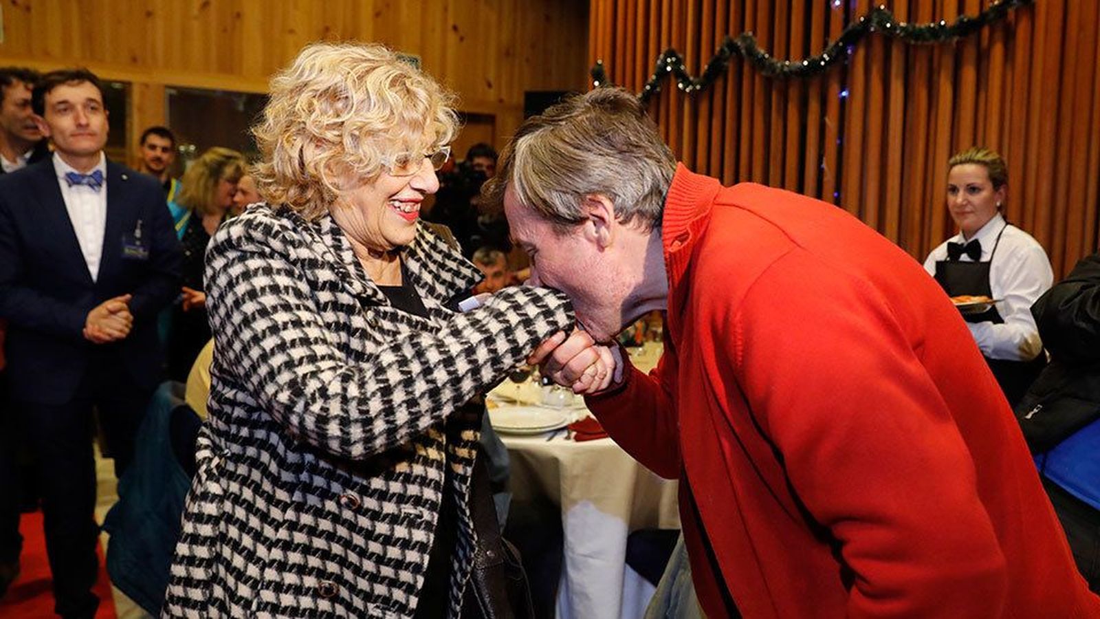 Carmena asiste a cena de Nochebuena de Mensajeros por la  Paz