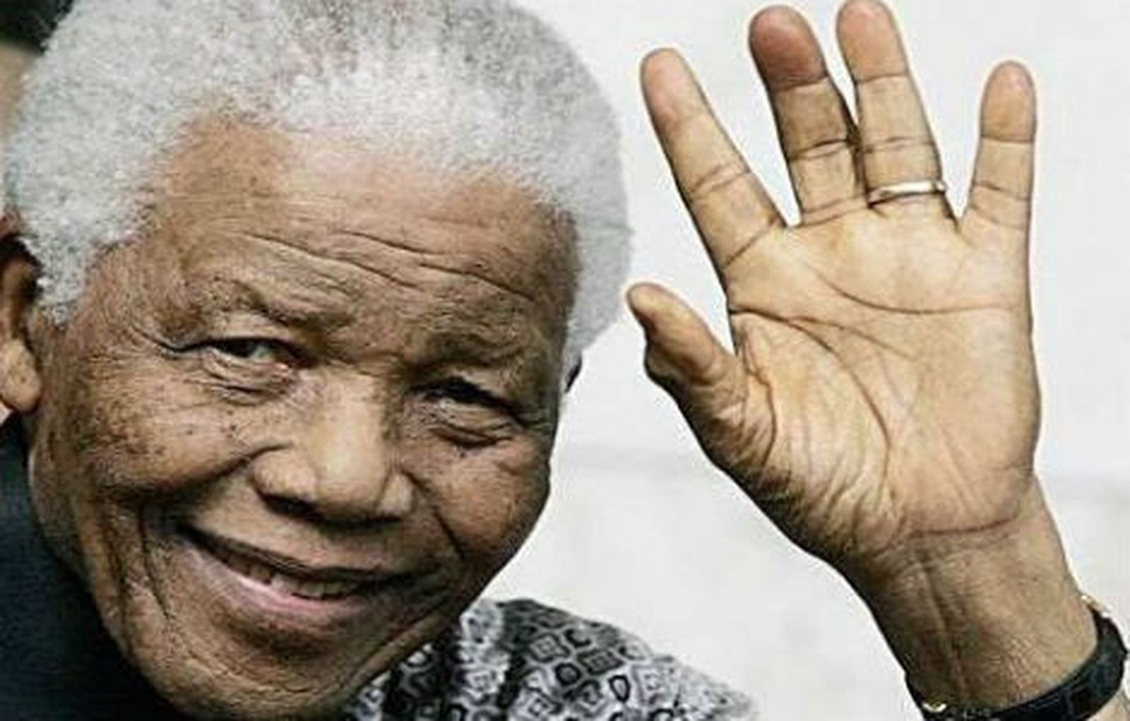 La salud de Mandela, que cumple hoy 95 años, mejora a un "ritmo constante"