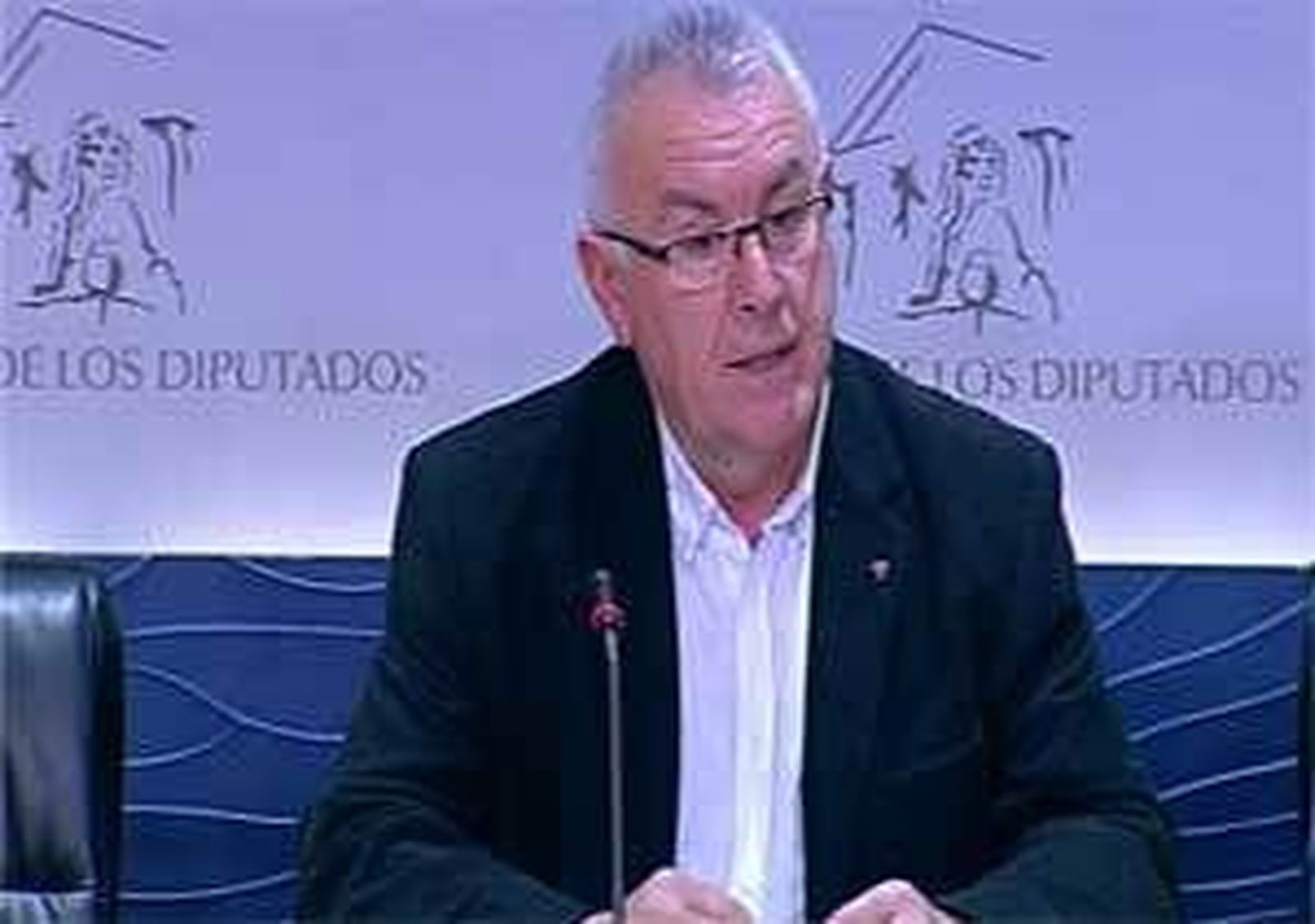 Cayo Lara: IU no votará en Cataluña una moción de marcado carácter independentista