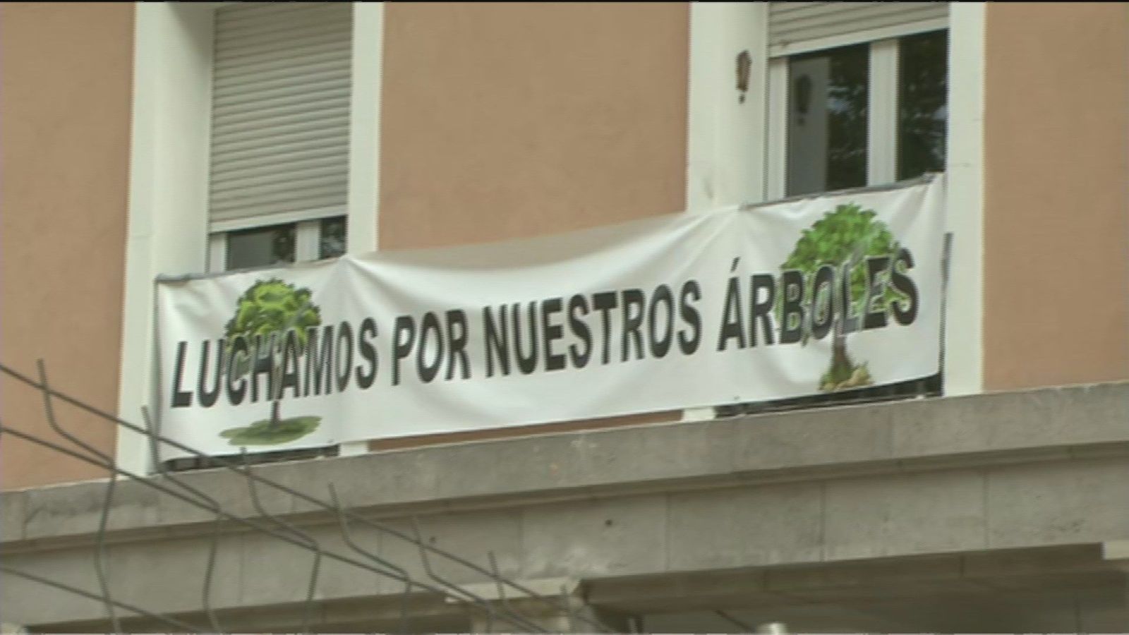 Vecinos de Retiro protestan por la tala de árboles en la plaza del Niño Jesús