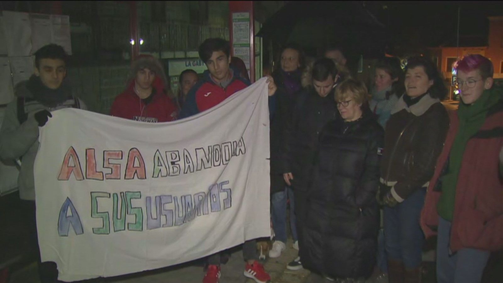 Indignación en Fresnedillas de la Oliva ante la falta de transporte