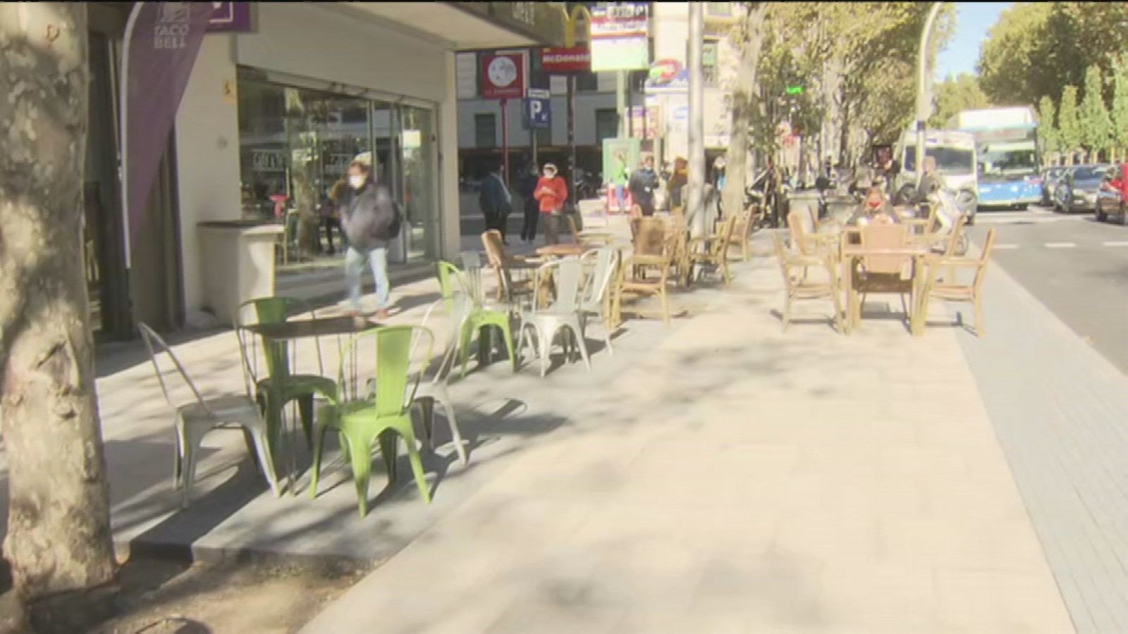 Quejas por las estufas “muy contaminantes” de las terrazas de la plaza de los Cubos