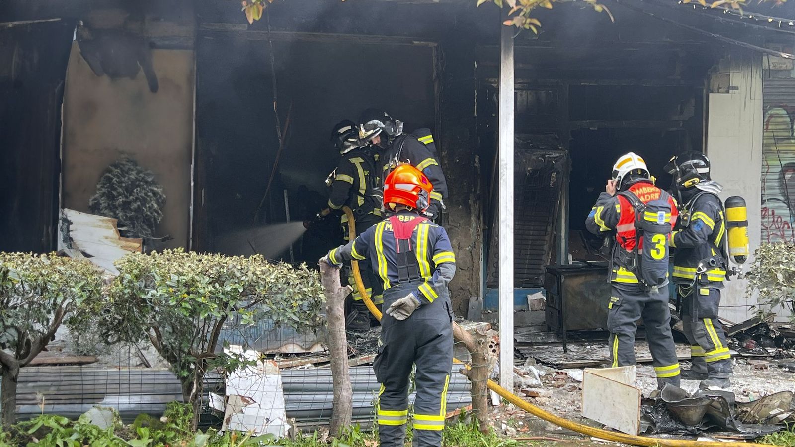 Incendio en un local de La Elipa