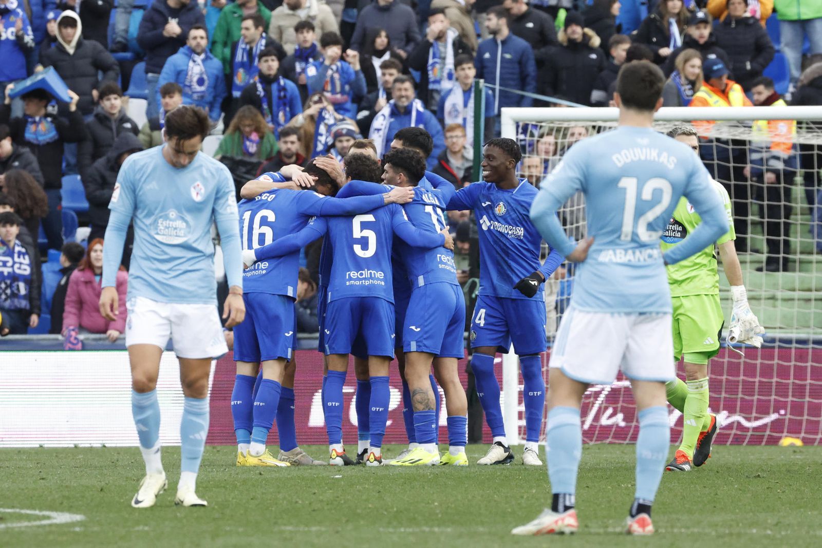 Los jugadores del Getafe celebran la victoria ante el Celta