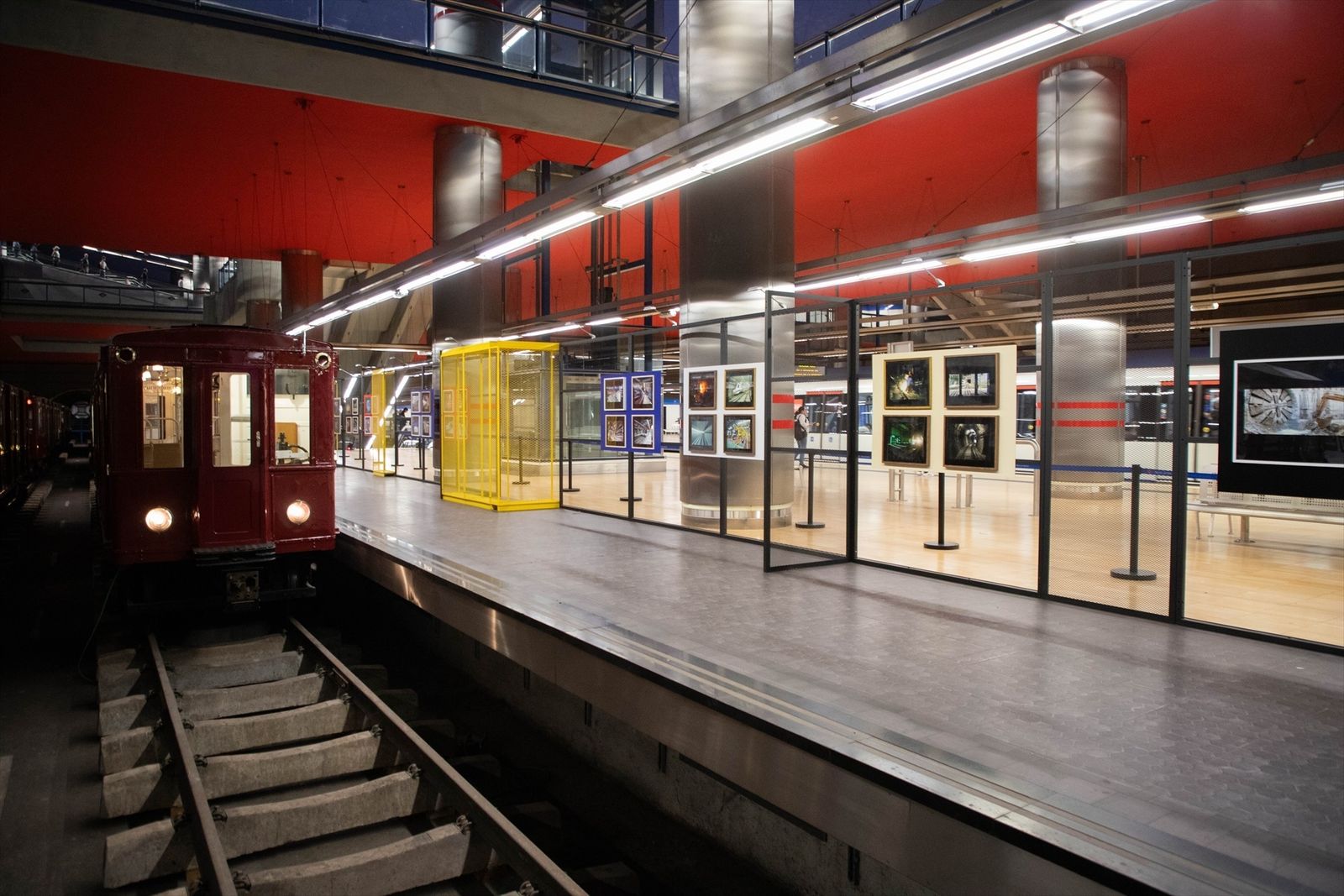 'Miradas, Metro en ochenta instantes '