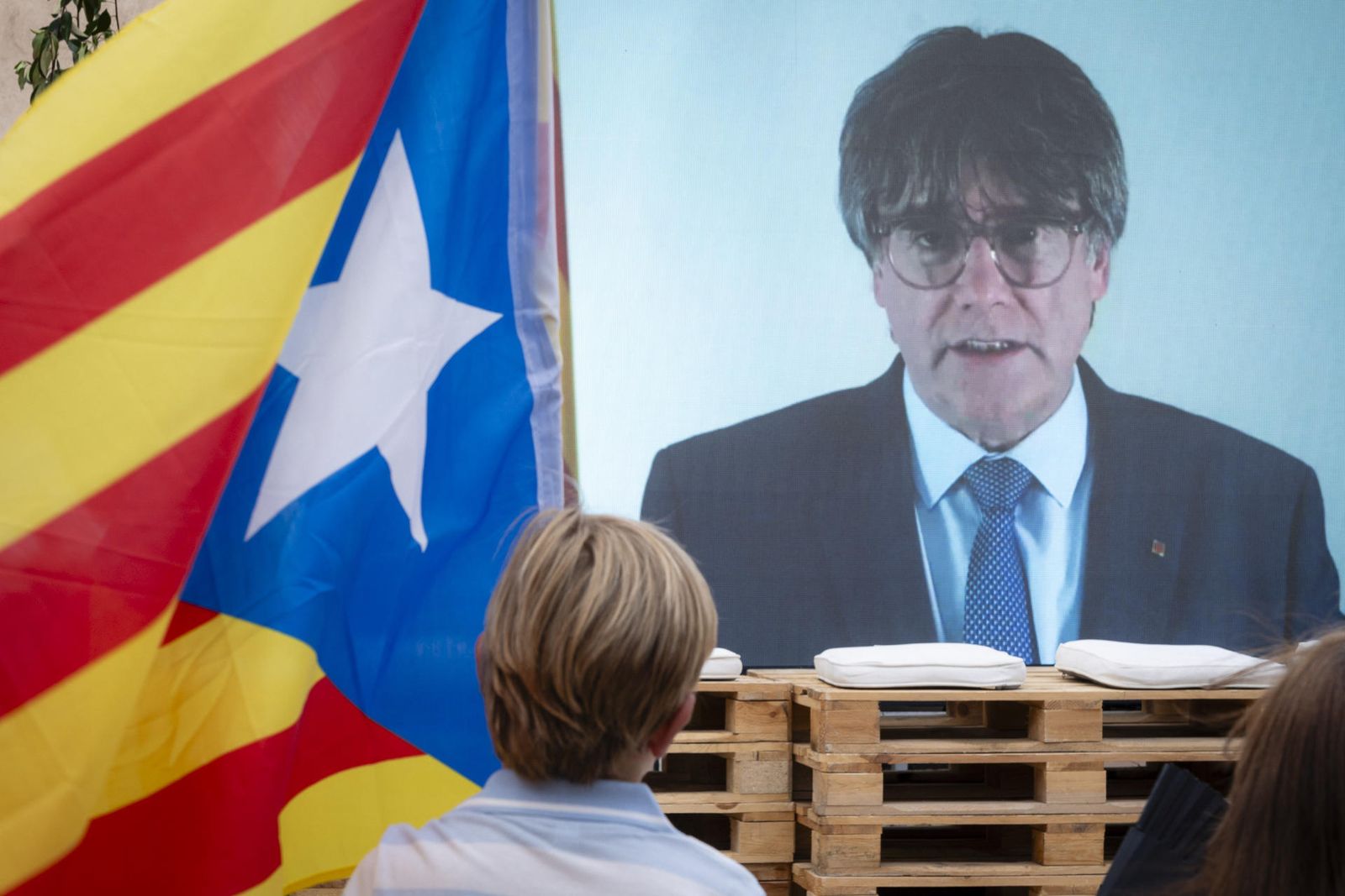 Acto electoral de Junts con la imagen de Puigdemont