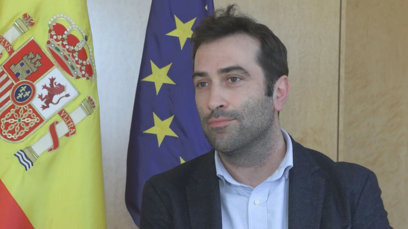 El ministro de Economía inicia una ronda de contactos con los banqueros españoles