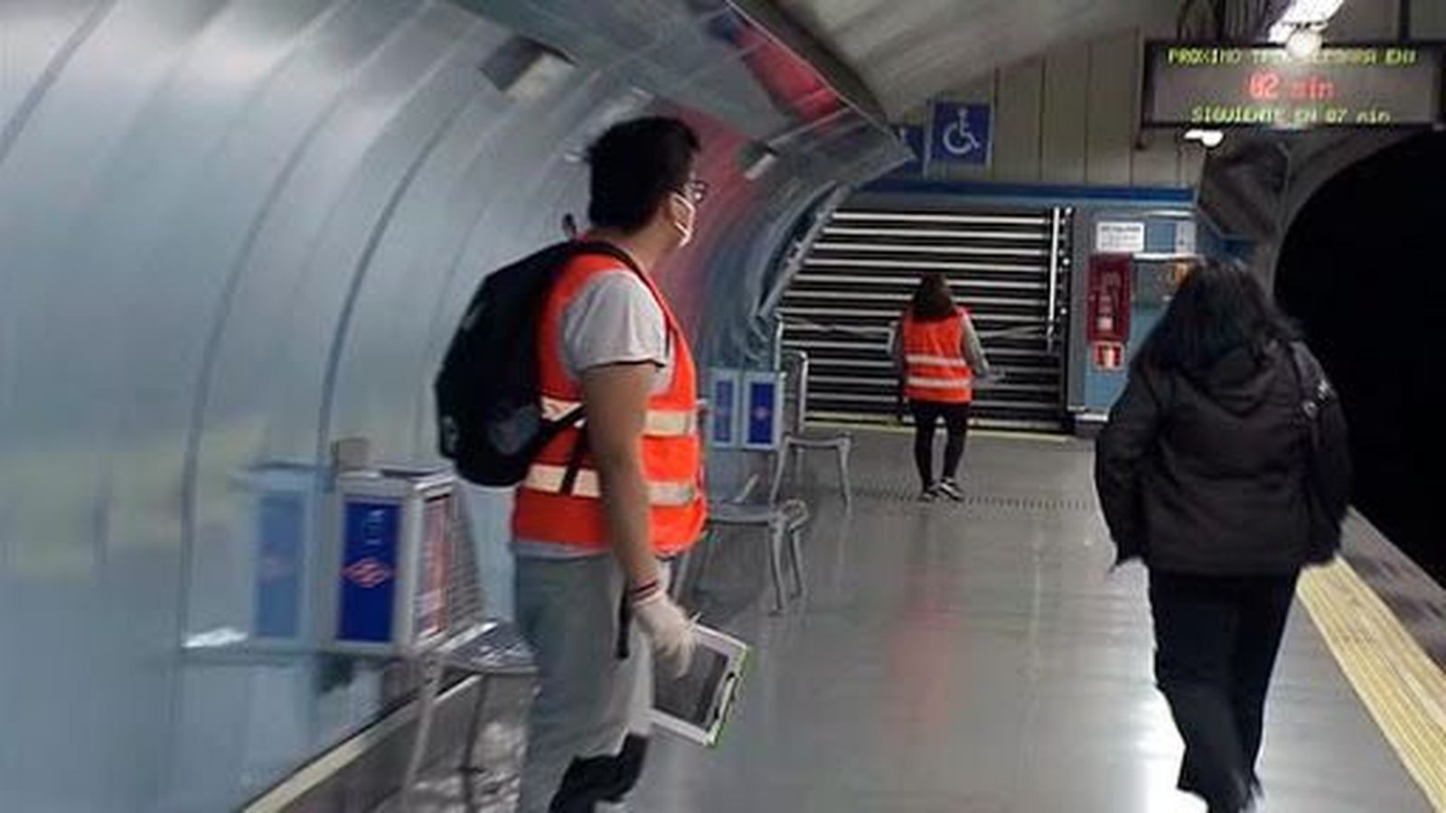 Metro de Madrid refuerza con más vigilantes toda su red para evitar aglomeraciones