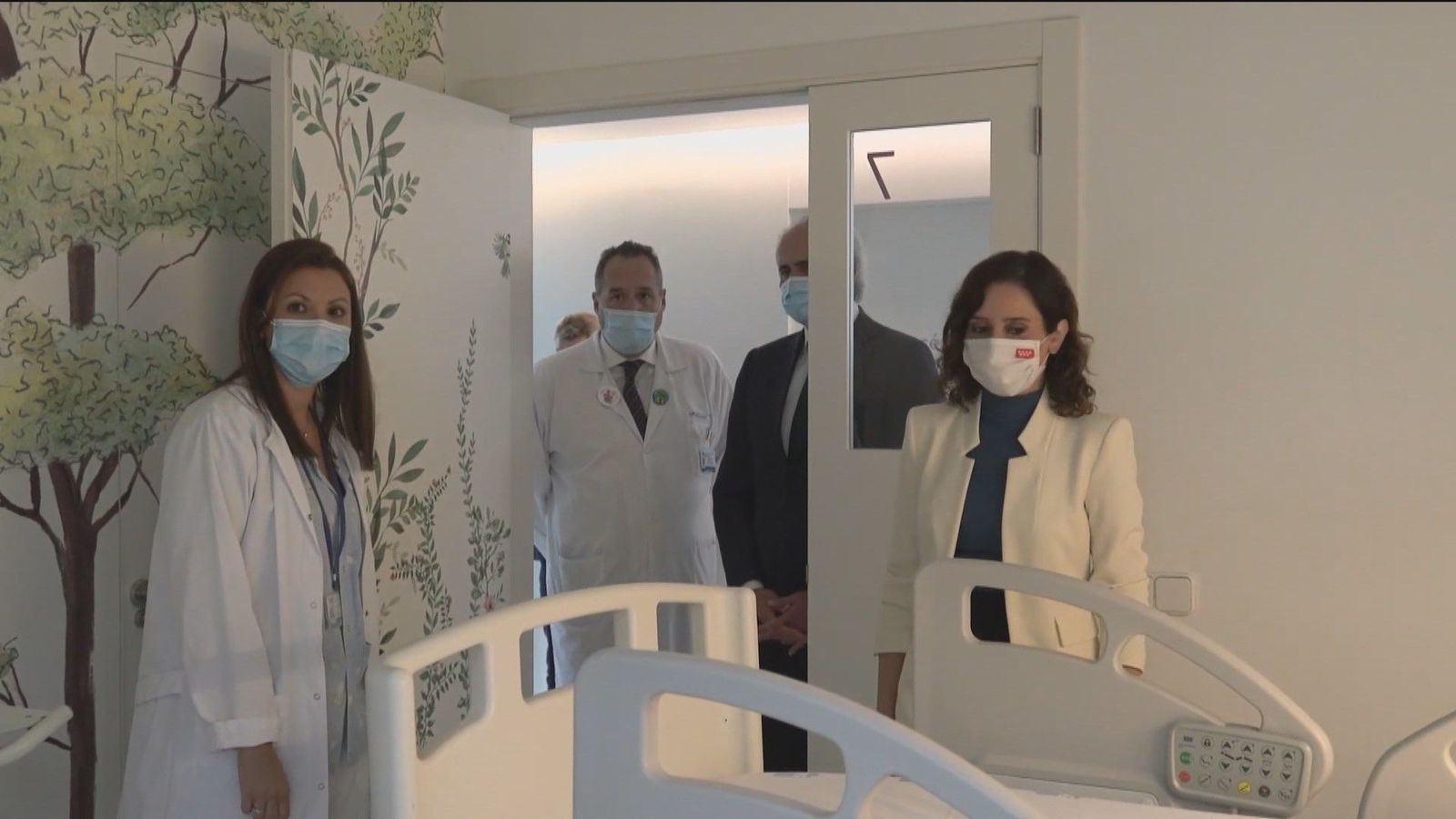 Ayuso visita la nueva unidad de paliativos pediátricos del hospital Niño Jesús