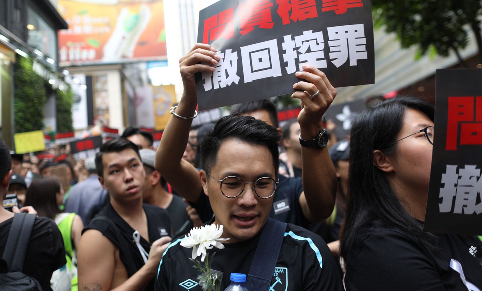 Cientos de miles de hongkoneses contra la polémica ley de extradición
