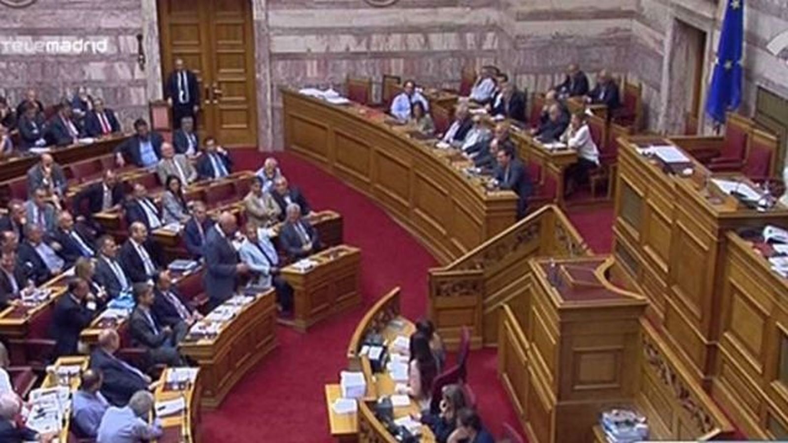 El Parlamento griego aprueba por amplia mayoría el tercer programa de rescate