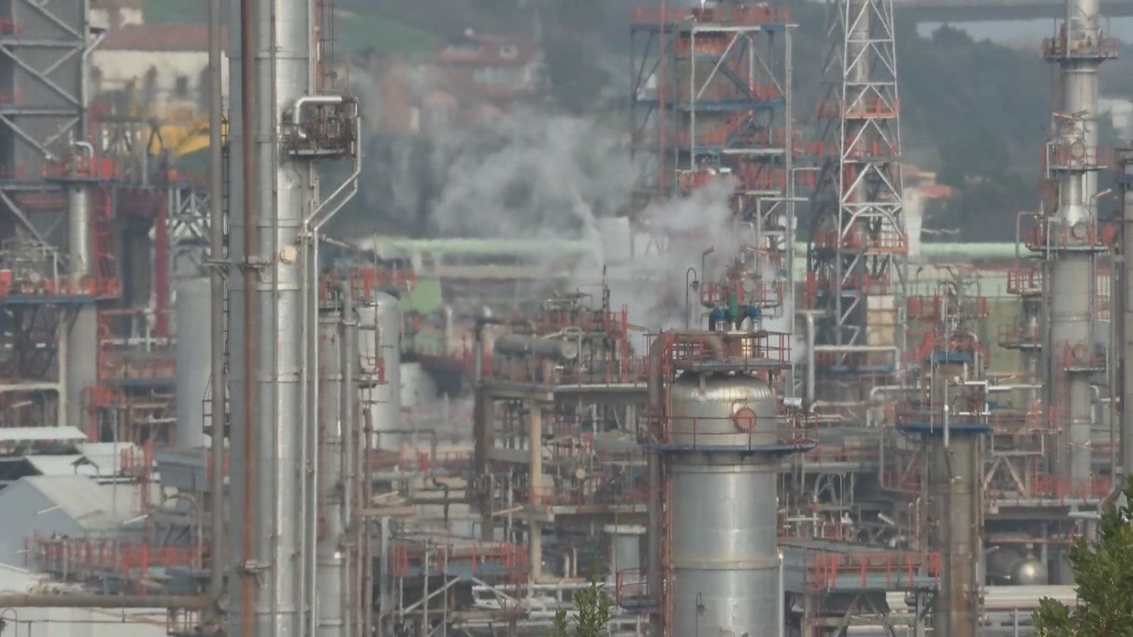 Se levantan las medidas preventivas en Muskiz (Bizkaia) tras una fuga de Petronor