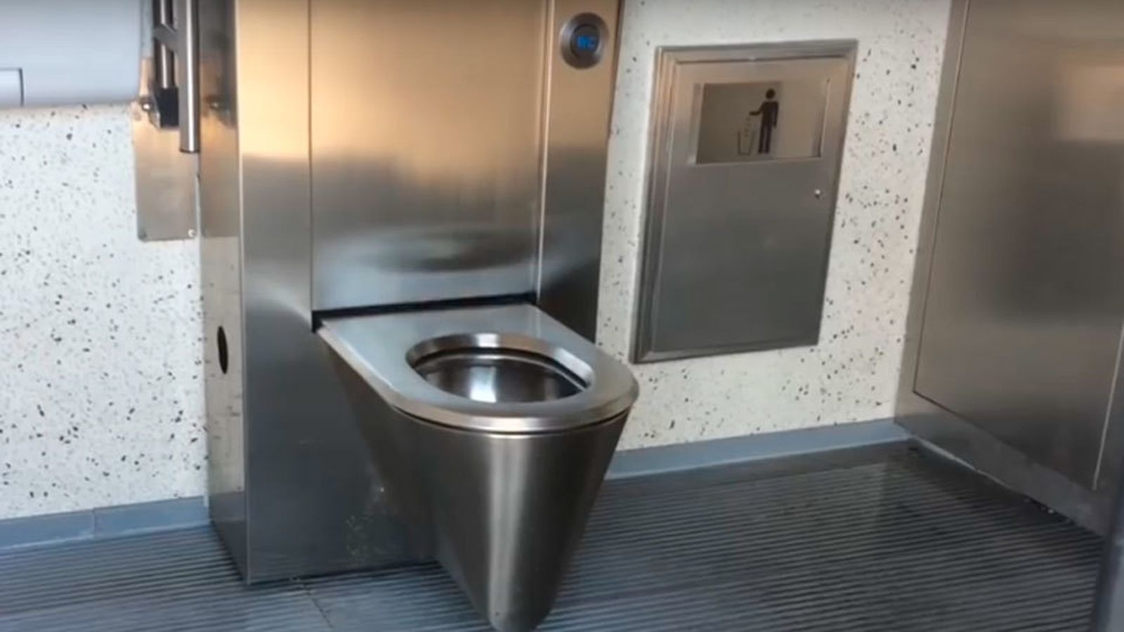 Se instalan los baños públicos en Madrid