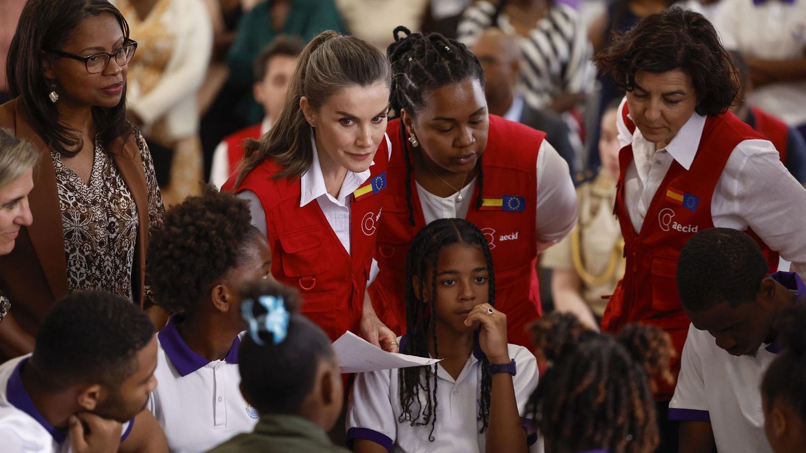 La reina Letizia destaca en Cabo Verde el trabajo "admirable e imprescindible" de los cooperantes