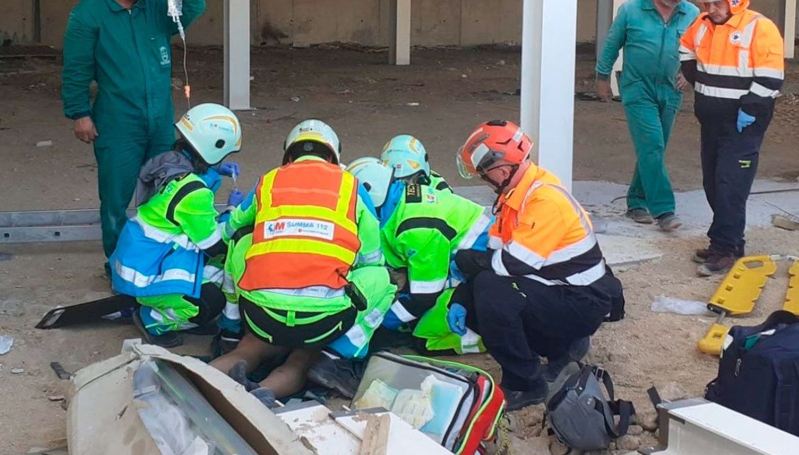 Herido grave un hombre al sufrir una caída de cuatro metros mientras trabajaba en Alcorcón