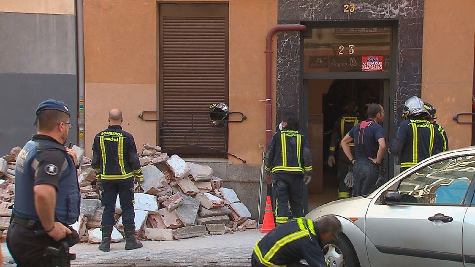 Se derrumba la escalera interior de una corrala de Chamberí, sin causar heridos