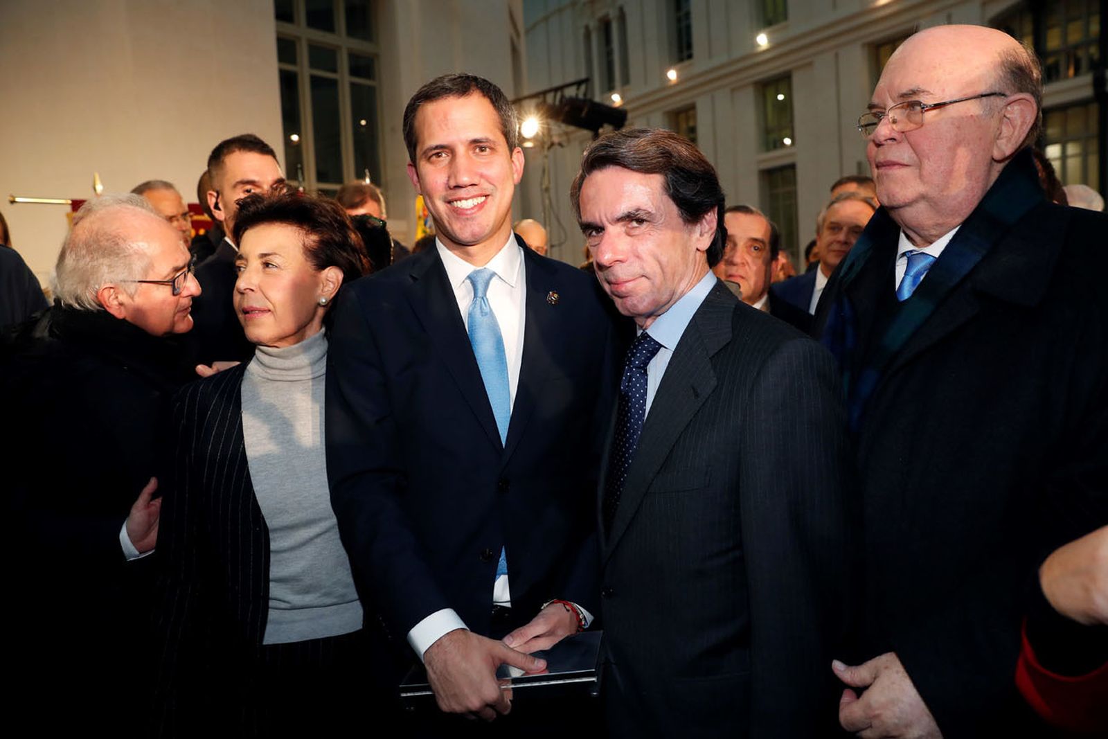Aznar traslada a Guaidó su apoyo para restablecer la democracia en Venezuela