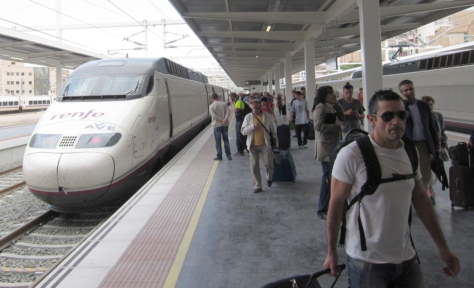 Renfe suspende la venta de billetes del Ave Madrid-Alicante a las puertas del verano