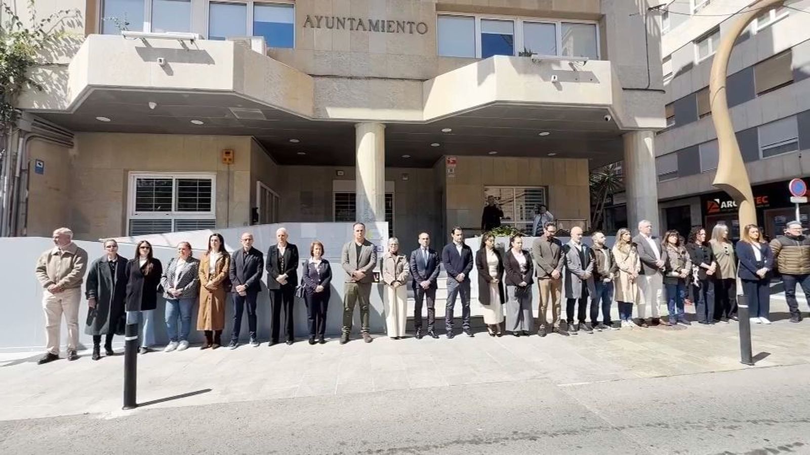 Minuto de silencio por el crimen de la menor de tres años en Torrevieja: "En un varapalo muy duro"