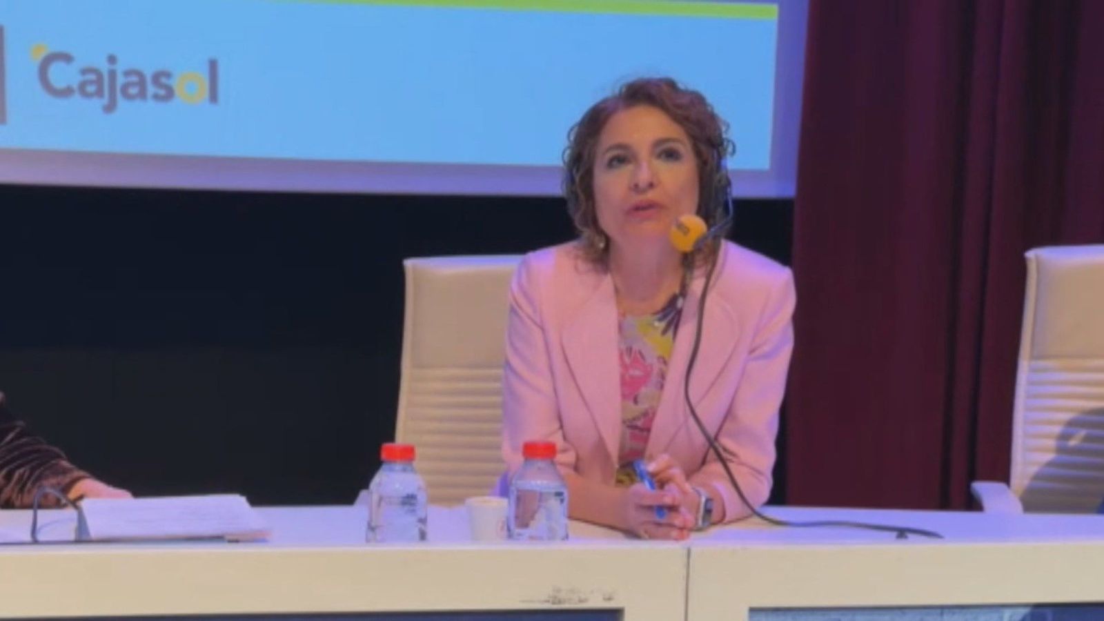 Montero dice estar de acuerdo con que Juan Carlos I establezca su domicilio fiscal en España
