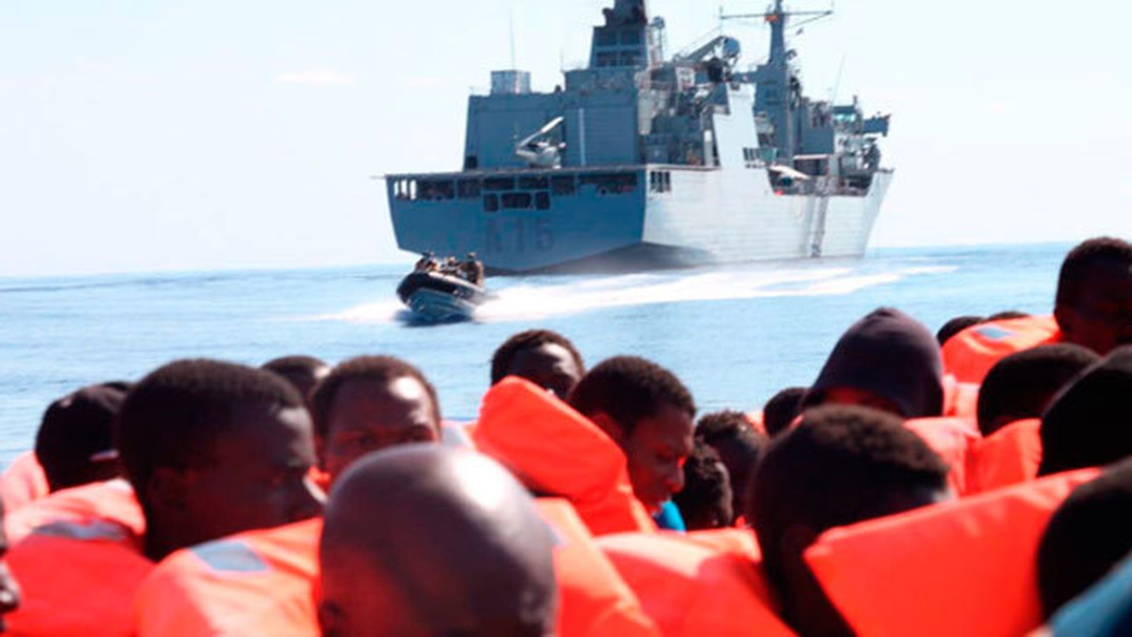 El buque de la Armada española  Cantabria en aguas del Mediterráneo