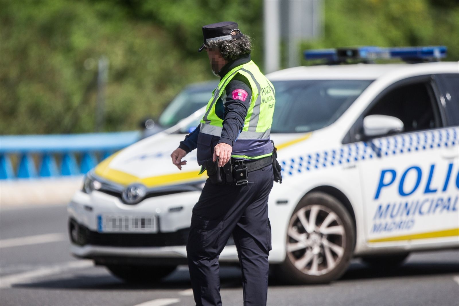 Imagen de archivo de un agente de la Policía Municipal de Madrid en un control policial