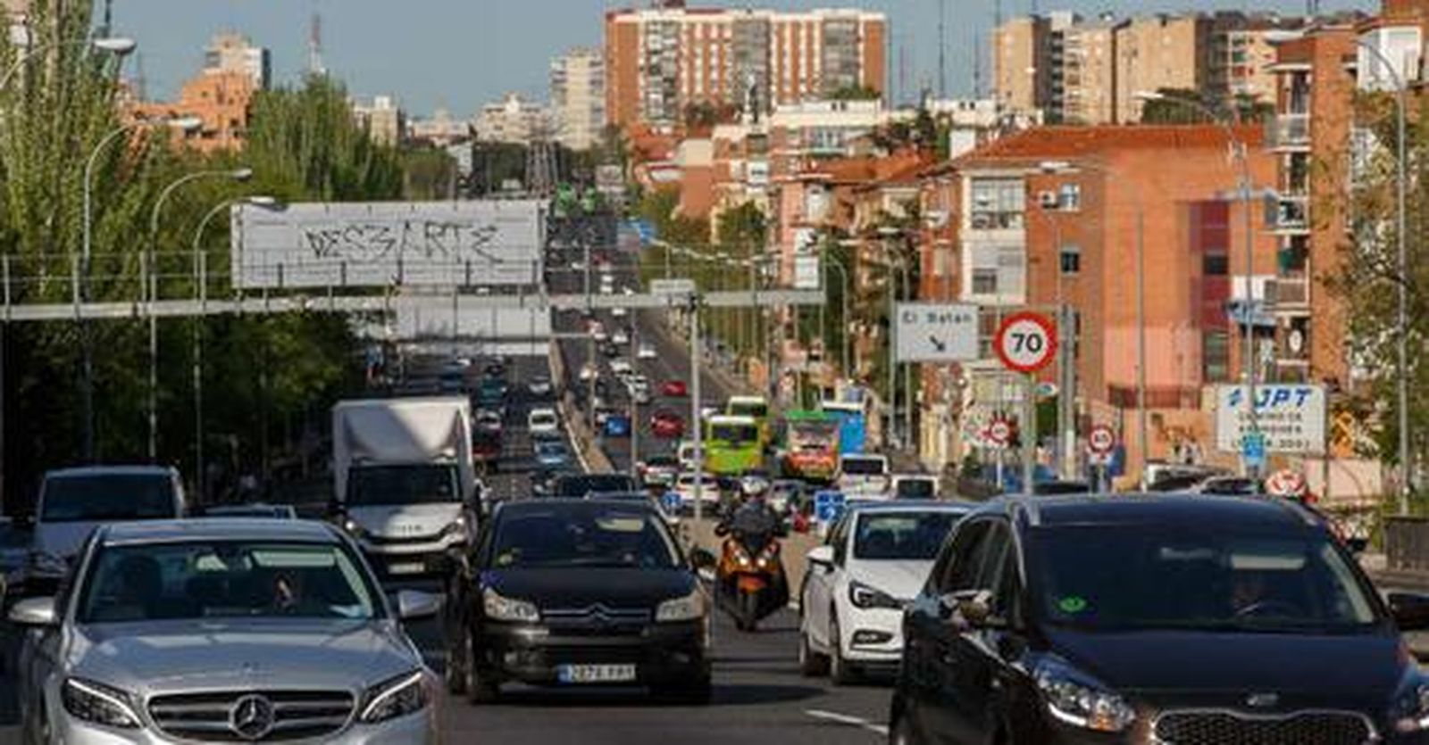 Tráfico en el Paseo de Extremadura a la altura de El Batán