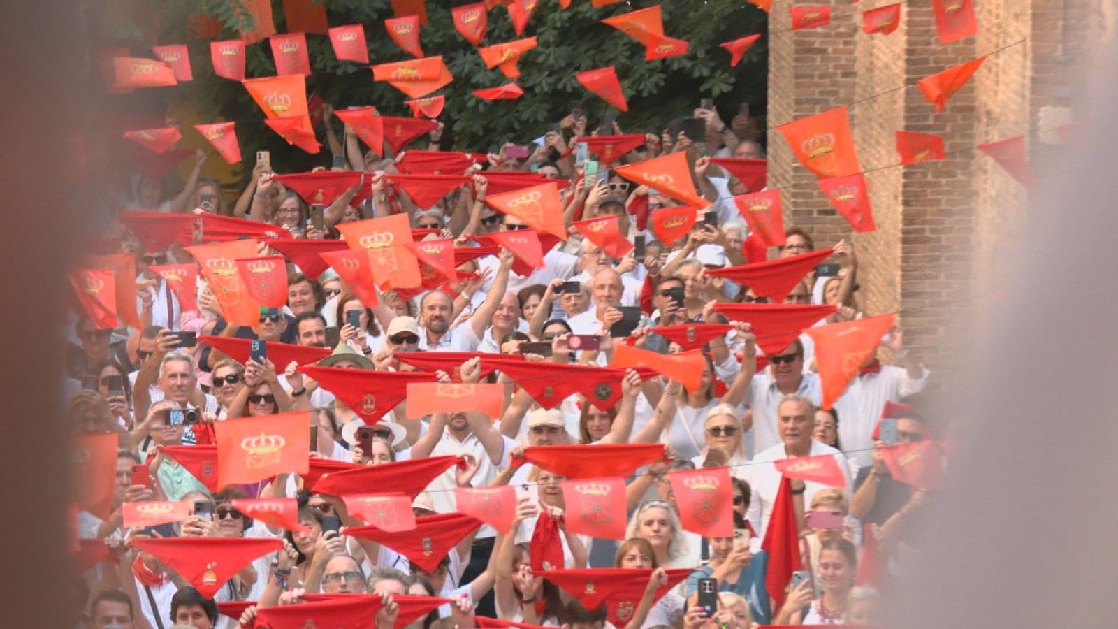 Madrid también vive San Fermín con chupinazo y pañuelos rojos