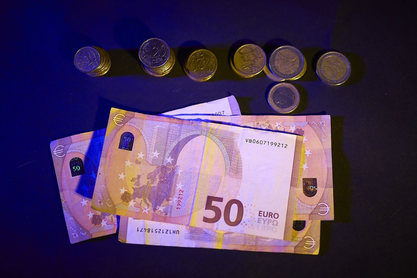 El efectivo resiste: sigue siendo clave para las rentas bajas en España