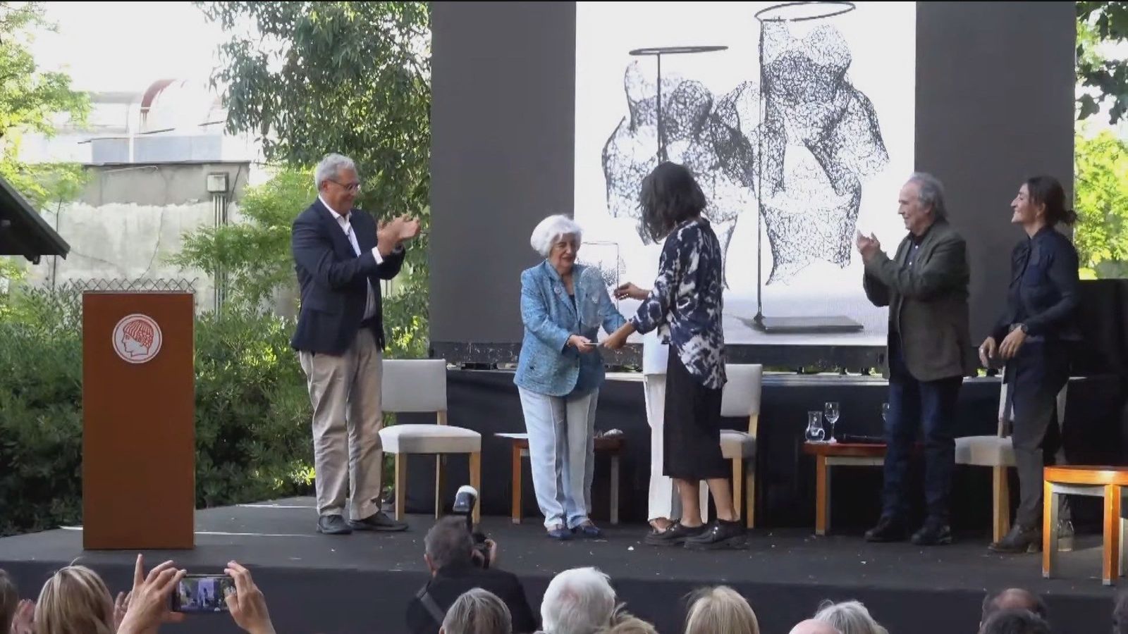 Veteranos del PSOE y ministros coinciden tras el 28M en un homenaje a Rubalcaba