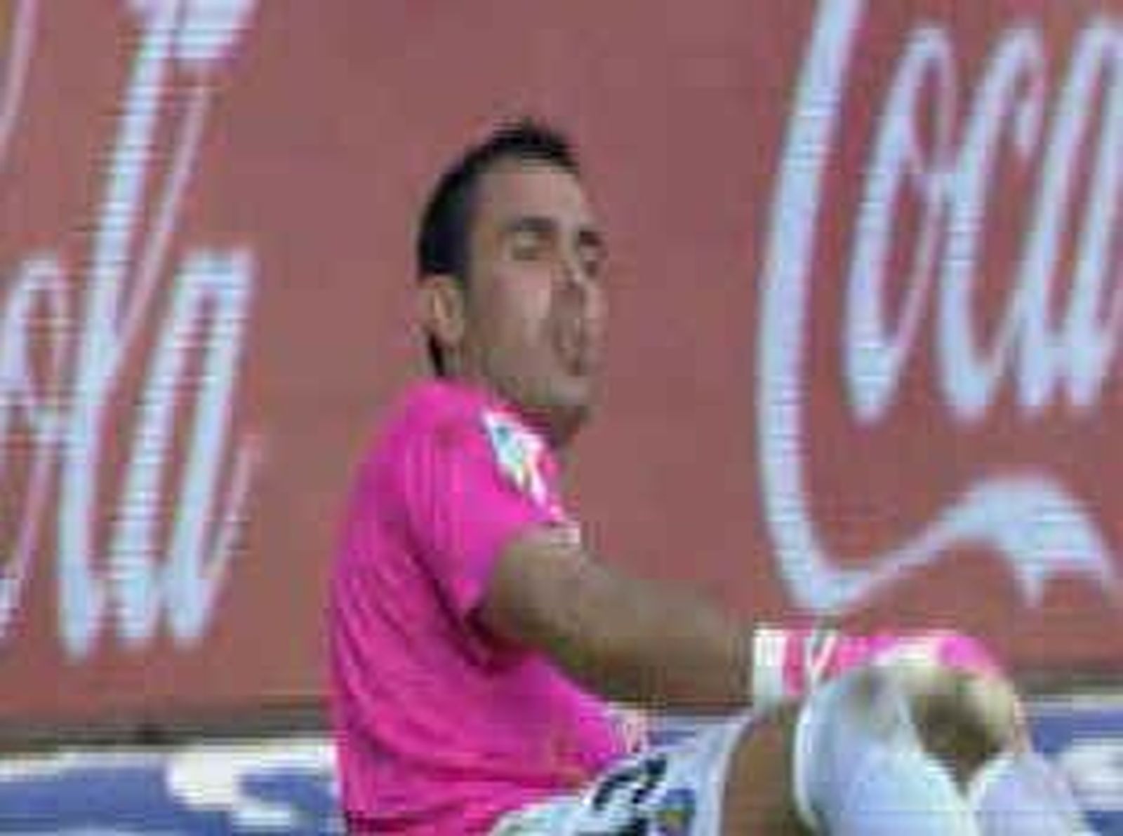 El Sporting huye del descenso superando al Getafe