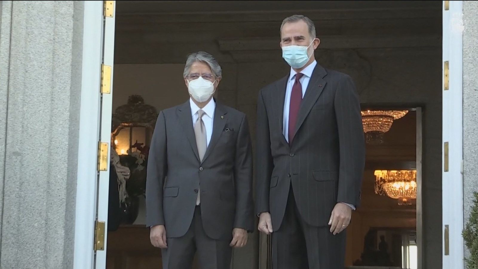 Felipe VI recibe al presidente de Ecuador en el inicio de su visita de trabajo a España