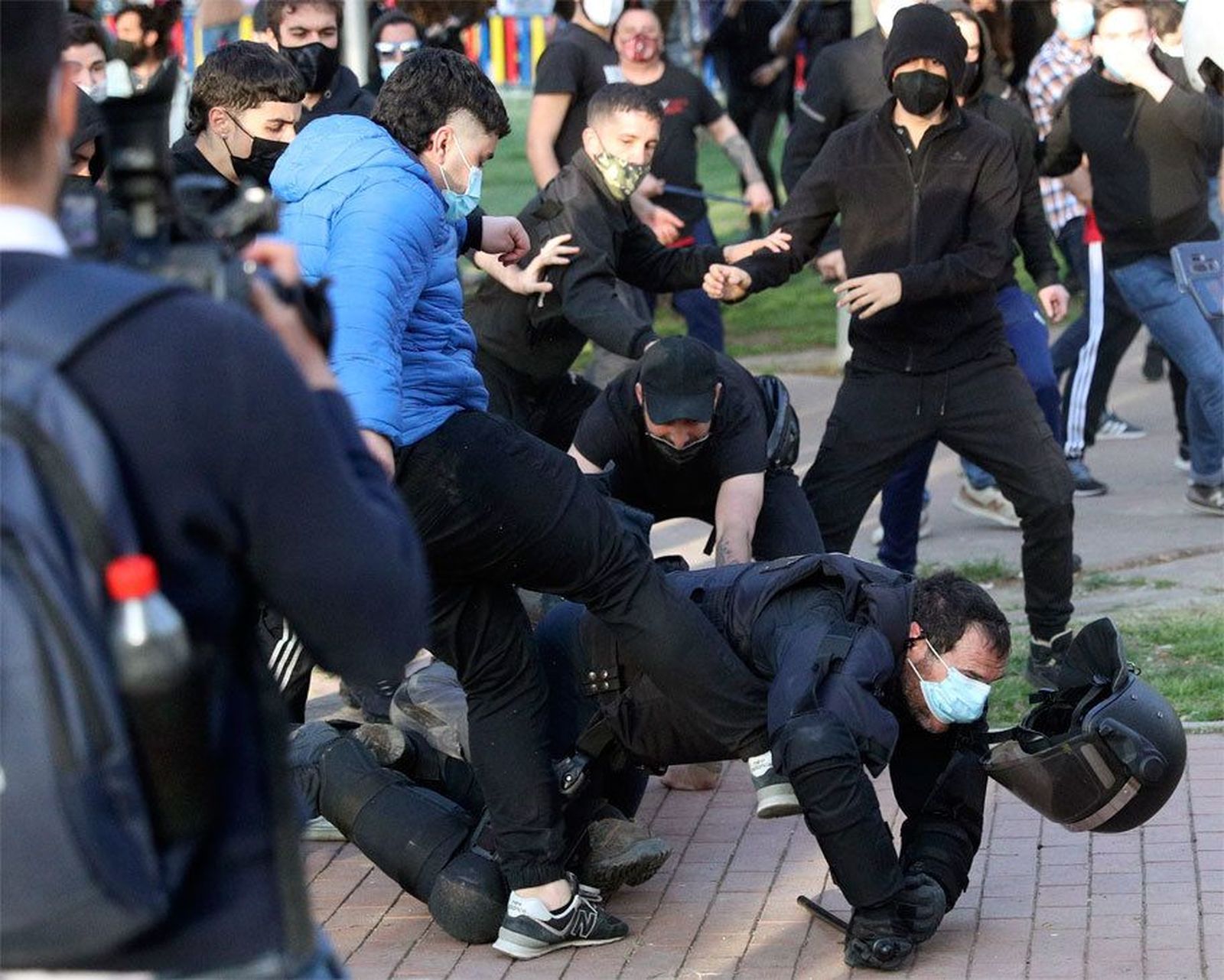 Cargos de Unidas Podemos acusan a Vox de "provocar" violencia en Vallecas