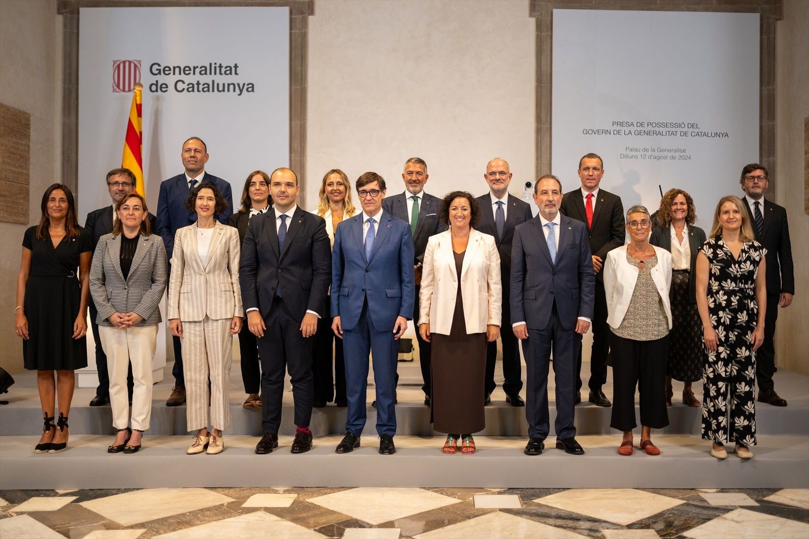 Los 16 consejeros del nuevo gobierno catalán prometen su cargo en un sobrio acto de toma de posesión