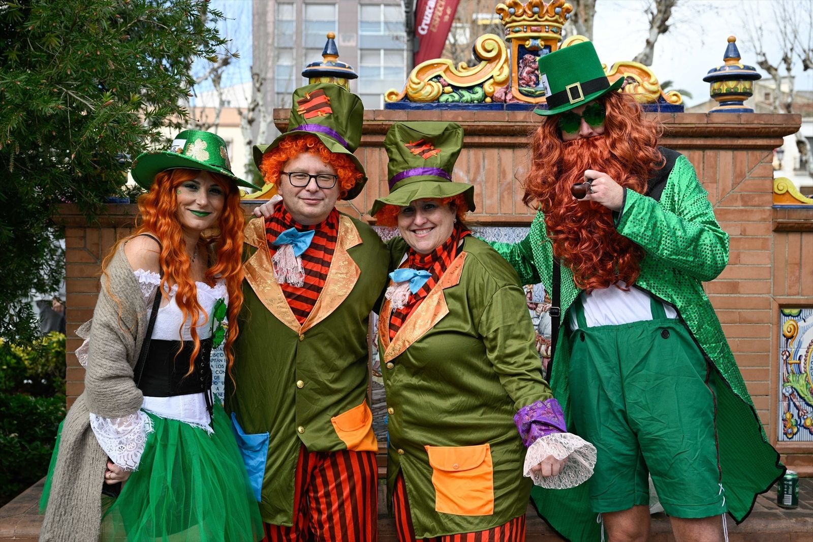 Un grupo de personas disfrazadas de San Patricio