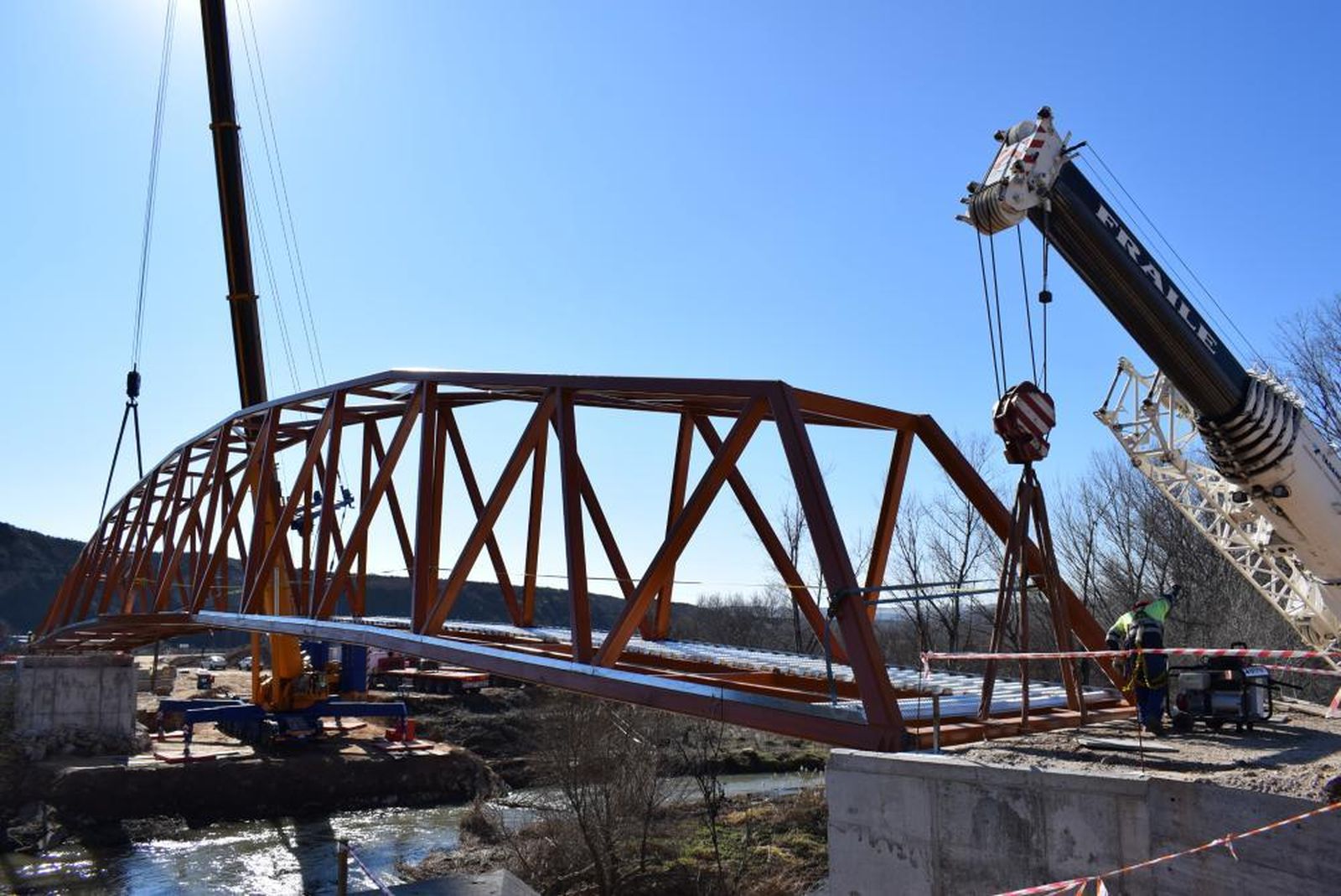 Nuevo puente peatonal sobre el río Henares en Mejorada del Campo