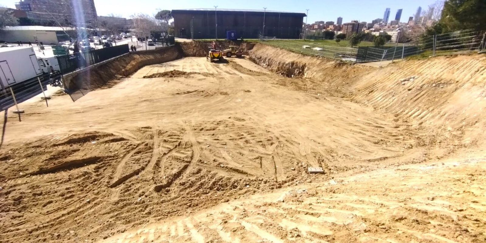 Solar destinado al nuevo cantón junto al polideportivo de Hortaleza