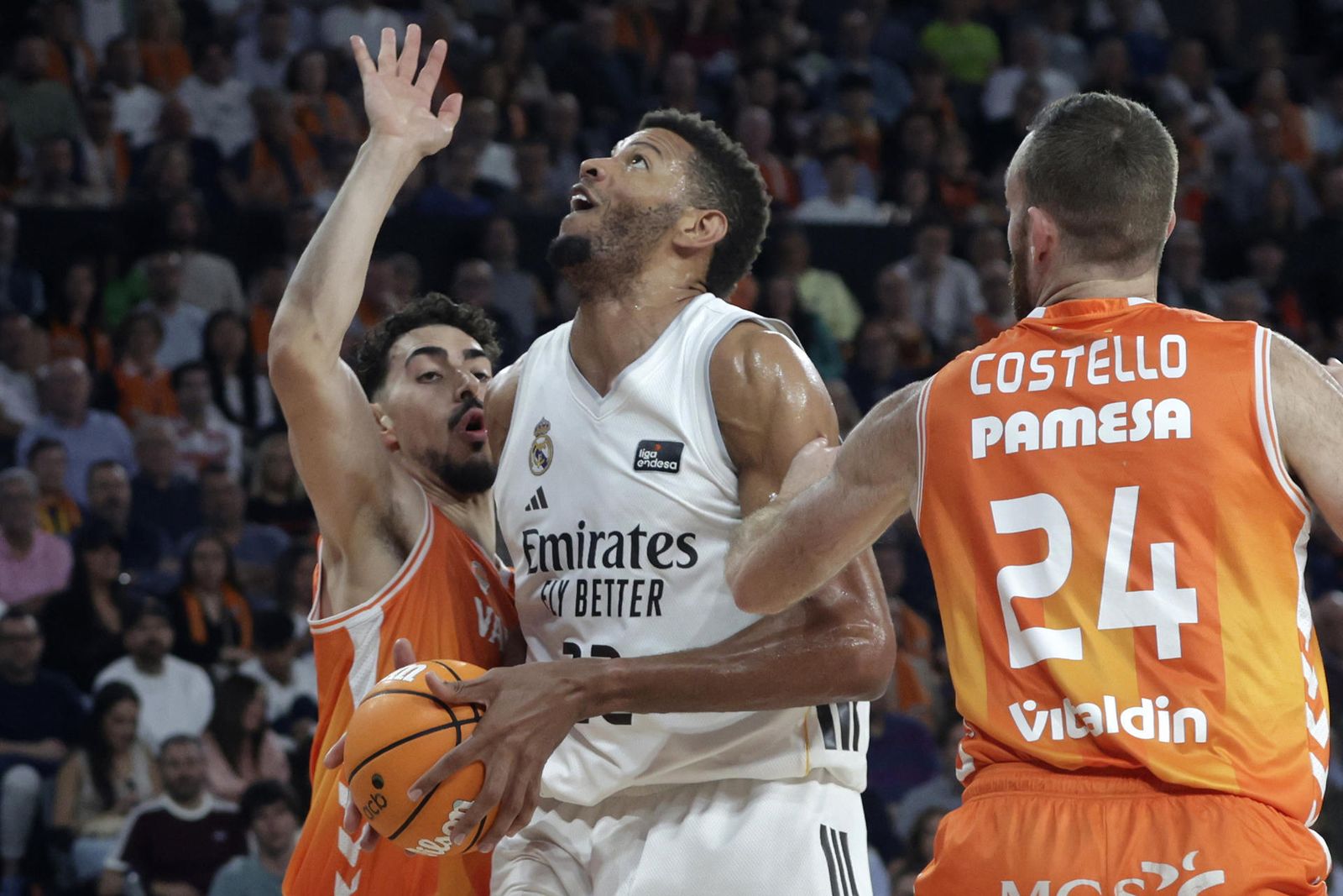 Tavares ante el Valencia