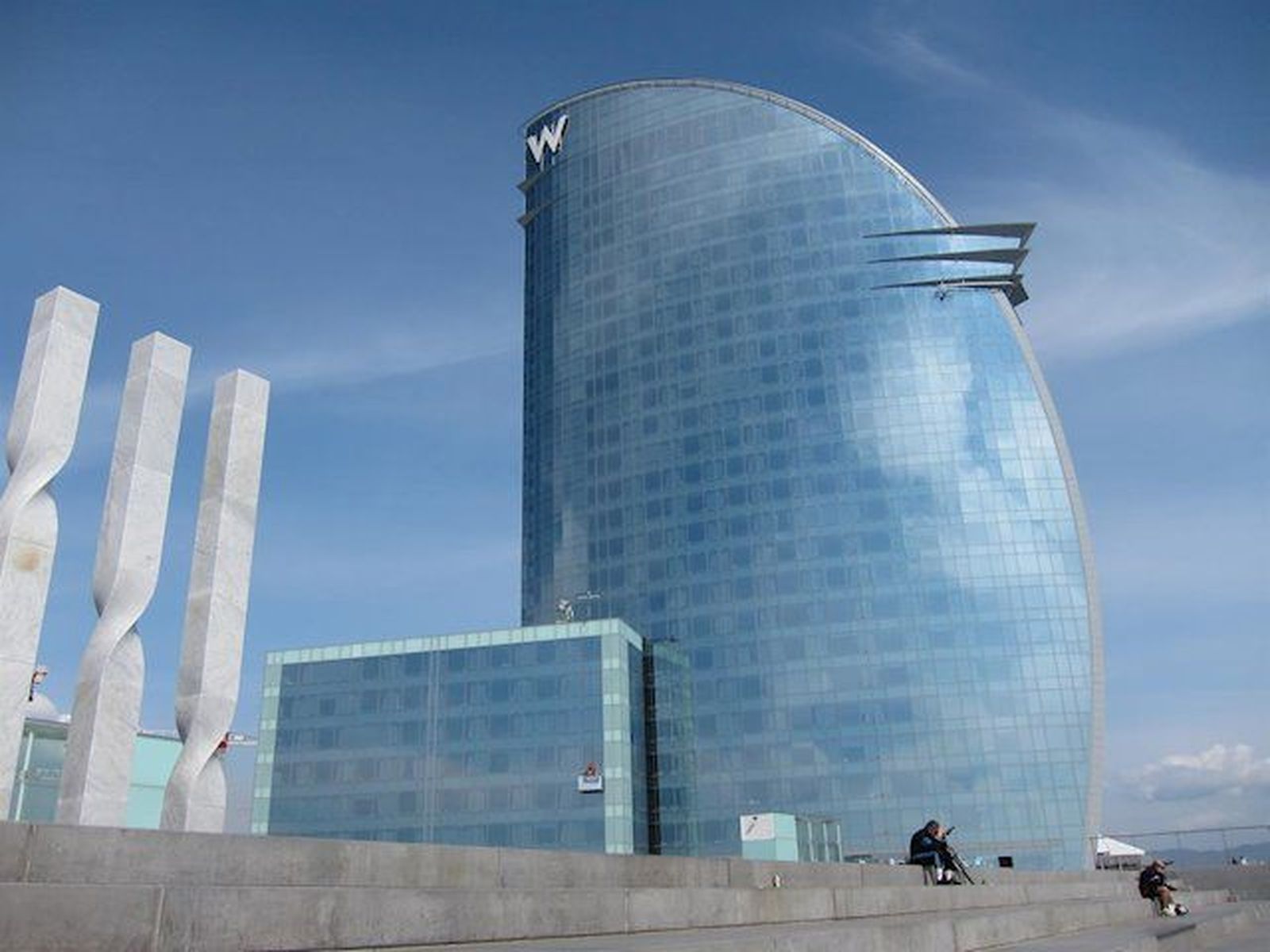 Dos meses solo, confinado y abriendo los grifos del hotel de Barcelona donde trabaja